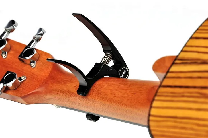jeremi-u20-czarny-kapodaster-do-ukulele-stan-nowy-kod-producenta-u20