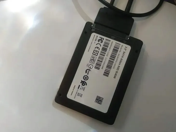 adata-su650-ultimate-240gb-25-sata-ssd-pamiec-podreczna-512-mb