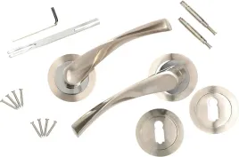 komplet-klamka-do-drzwi-drzwiowa-bezpieczna-satyna-szyld-na-klucz-130mm