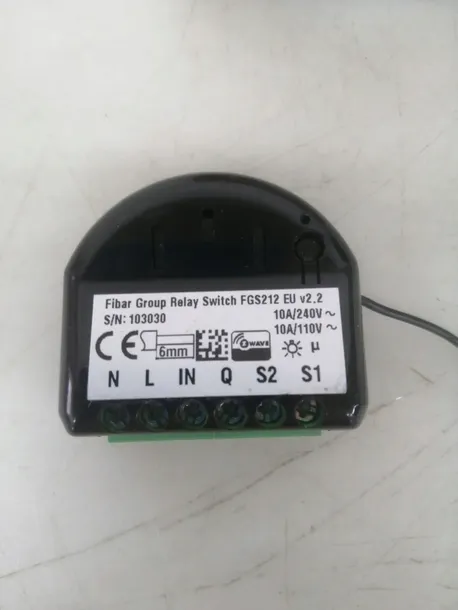 modul-przekaznikowy-single-switch-2-fibaro-marka-fibaro-stan-nowy