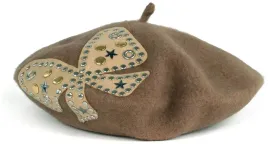 beret-kokarda-z-dzetami-brazowy-cz13112