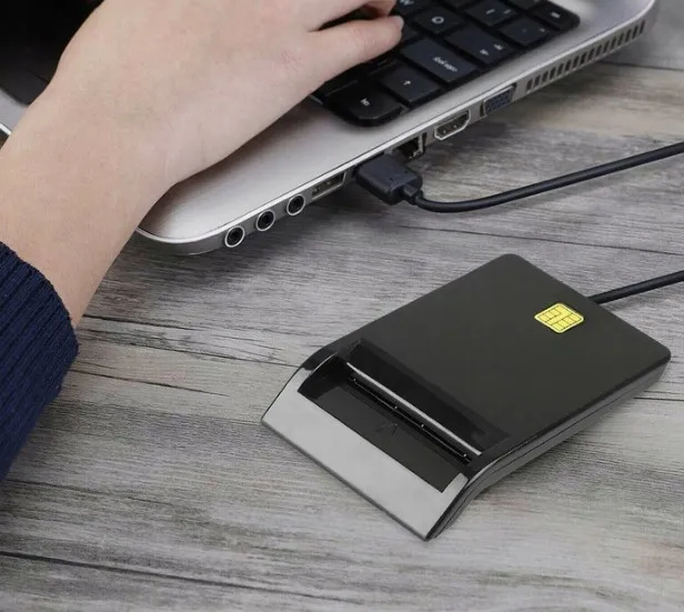 zblizeniowy-czytnik-inteligentnych-usb-chip-e-dowodu-model-czytnik-usb-smartcard-model-uniwersalny
