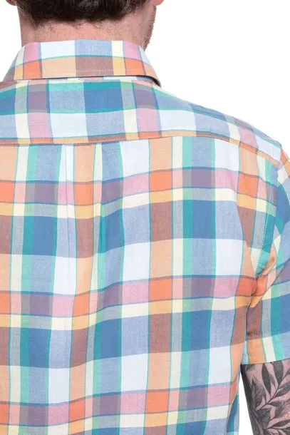 meska-koszula-wrangler-ss-1-pkt-button-down-s-wzor-dominujacy-bez-wzoru