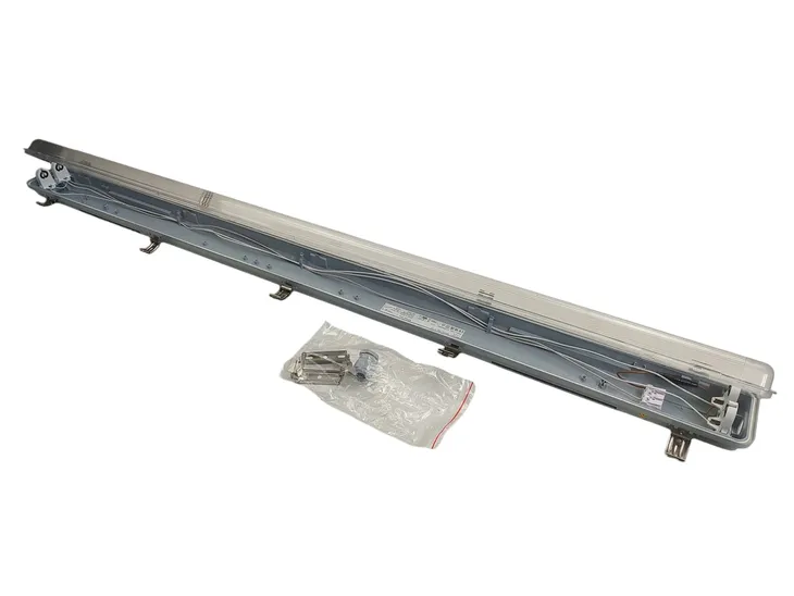 oprawa-oswietleniowa-listwa-na-swietlowki-led-1200mm-ip65-ik08-5y-ledvance-marka-ledvance