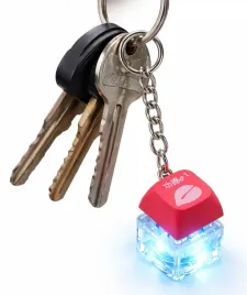 antystresowy-brelok-napis-zasluga-1-led-klawisz-klawiatury-wow-prezent