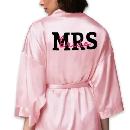 szlafrok-satynowy-rozowy-na-slub-wesele-dla-panny-mlodej-mrs-bride-wzory