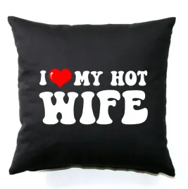 poduszka-czarna-do-snu-dekoracyjna-na-prezent-i-love-my-hot-wife-wzory