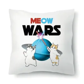 poduszka-biala-do-snu-na-prezent-dla-milosnika-kotkow-koty-meow-wars-wzory