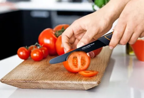 fiskars-noz-do-pomidorow-edge-1003092-przeznaczenie-do-warzyw
