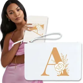 torebka-kopertowka-biala-na-telefon-inicjaly-wzory