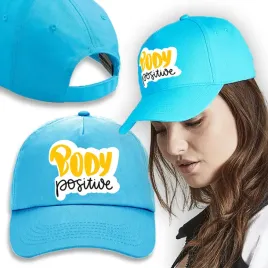 czapka-niebieska-daszek-na-wiosne-body-positive-wz