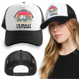 czapka-czarna-z-daszkiem-na-wiosne-capybara-wzory