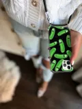 etui-crossbody-do-iphone-14-plus-popularne-wzory-stan-nowy