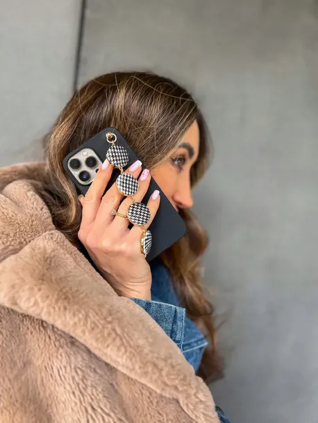 etui-mat-blink-do-iphone-14-pro-pepitka-lancuszek-typ-plecki