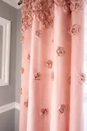 zaslona-welurowa-french-roses-wyszywane-roze-140x270-cm-tasma-orbaby-pink