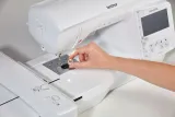 hafciarka-komputerowa-brother-nv880e-program-ped-plus-2-kolor-dominujacy-bialy