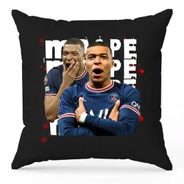 poduszka-czarna-dekoracyjna-prezent-kylian-mbappe-rozne-pilkarskie-wzory