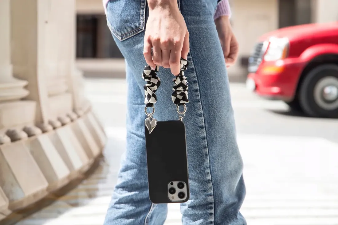 etui-mat-do-xiaomi-redmi-note-10-pro-lancuszek-top