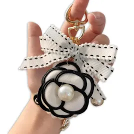 zawieszka-brelok-koraliczki-smycz-quick-do-etui-telefonu-roza-z-perelkami