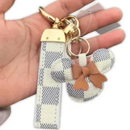 zawieszka-smycz-skorzana-quick-do-kluczy-plecaka-myszka-z-kokardka