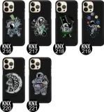 etui-matowe-do-iphone-13-pro-max-kosmonauta-wzory-funkcje-pochlanianie-wstrzasow