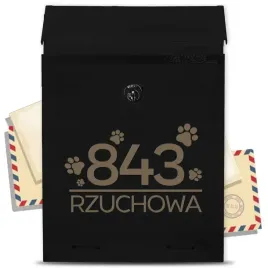 czarna-skrzynka-pocztowa-z-tuba-adresowa-i-wspanialym-grawerowanym-wzorem