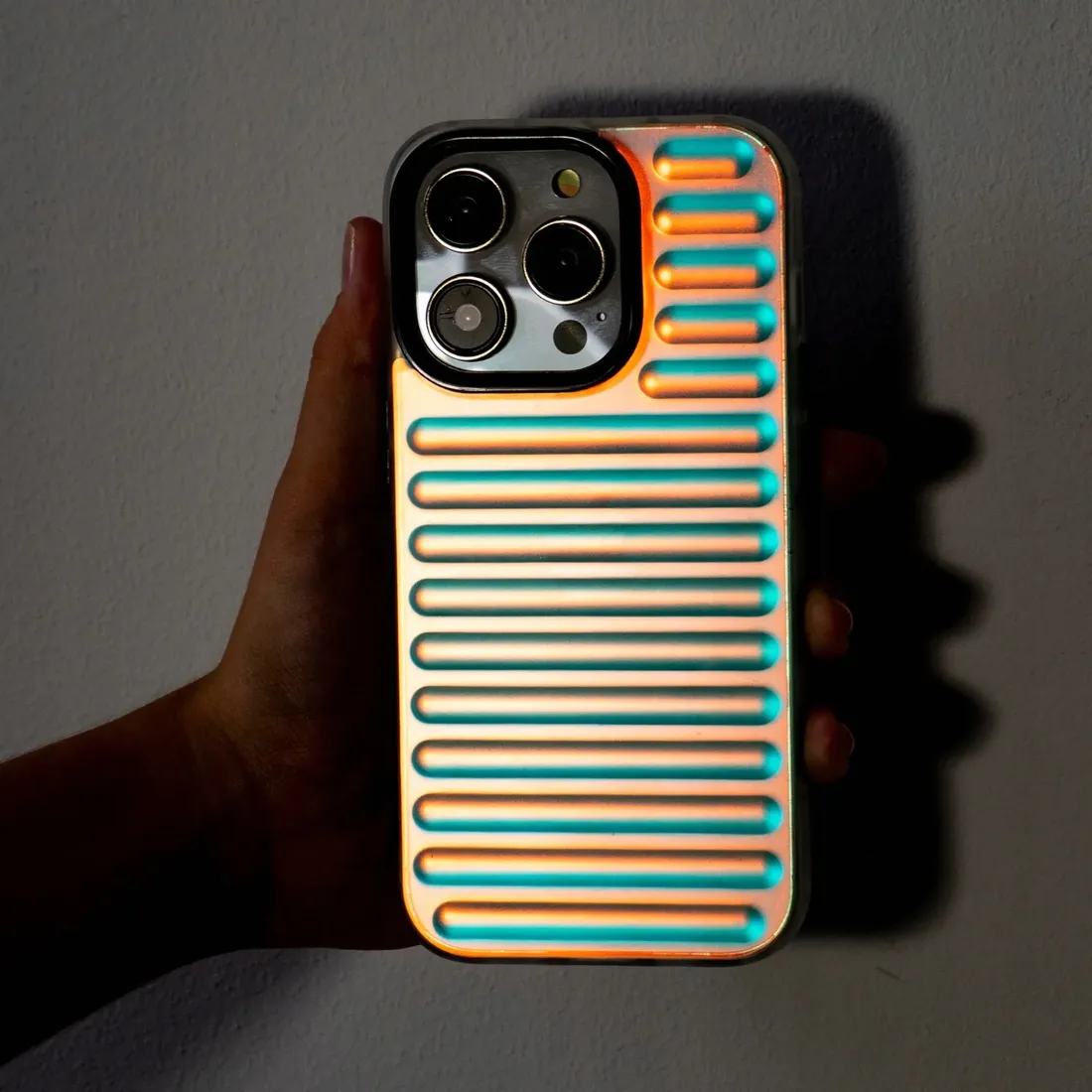 etui-holo-3d-glow-do-iphone-13-pro-patterny-wzory