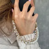etui-mat-lancuszek-do-iphone-15-pro-biale-perelki-typ-plecki