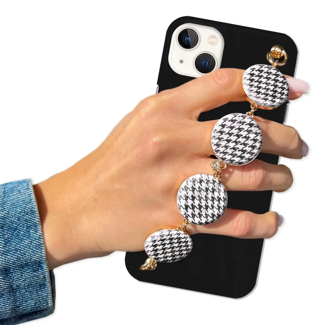 etui-matowe-lancuszek-do-iphone-15-plus-pepitka