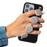 etui-mat-lancuszek-do-iphone-15-pro-max-pepitka