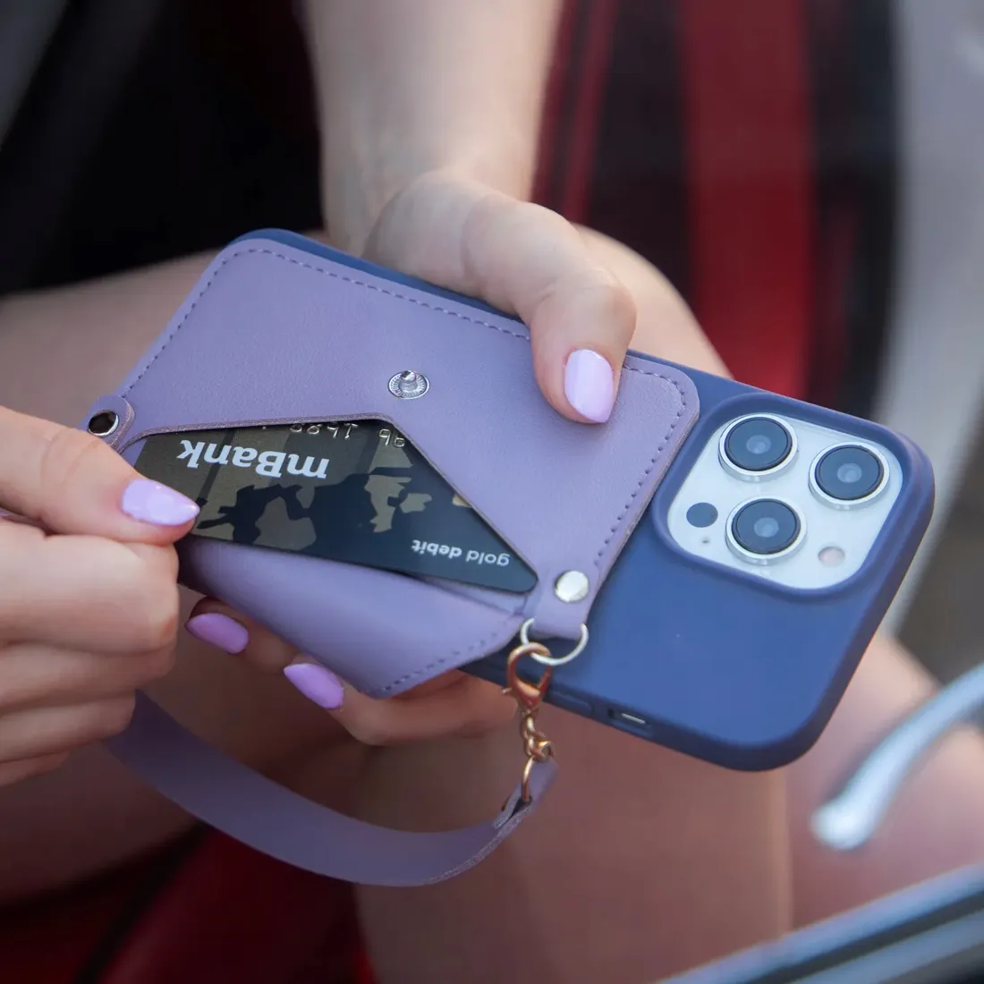 etui-mat-granat-do-iphone-11-fioletowa-kieszonka