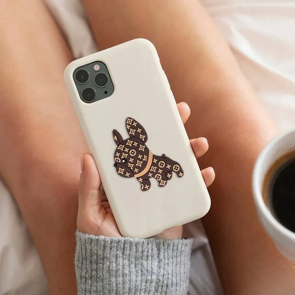 etui-matowe-do-iphone-13-pro-max-piesek-3d-mops-stan-nowy
