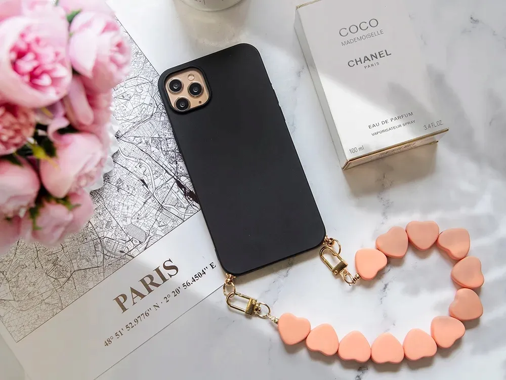 etui-matowe-lancuszek-serca-do-xiaomi-13-lite