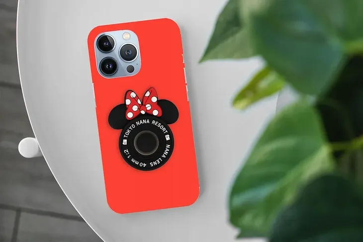 etui-matowe-czerwone-aparat-3d-do-iphone-13-pro-typ-plecki