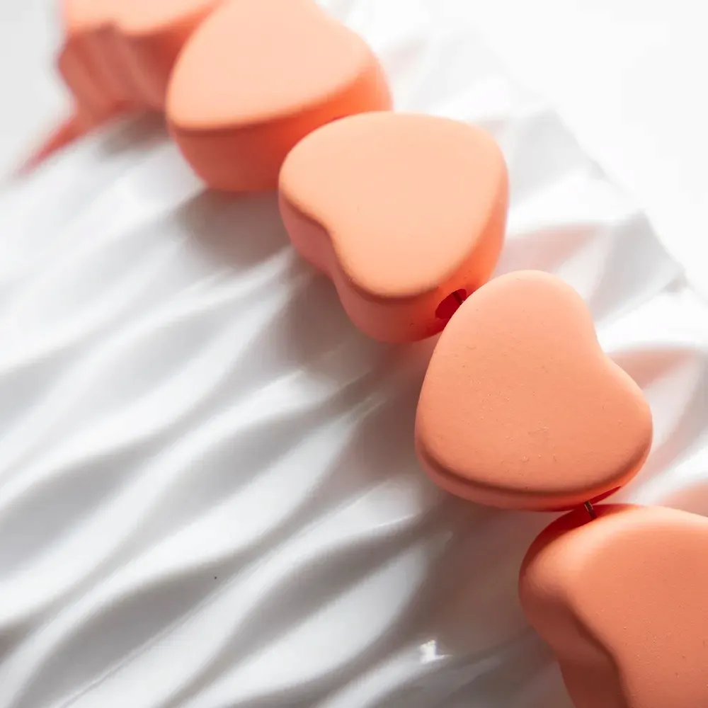 etui-mat-lancuszek-serduszka-do-iphone-13-pro-max-stan-nowy