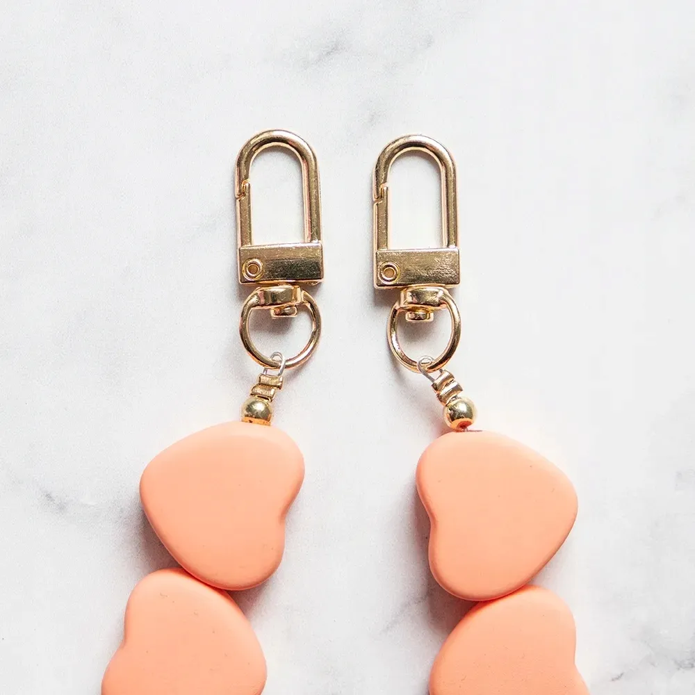 etui-mat-lancuszek-serduszka-do-iphone-13-pro-max-stan-nowy