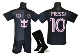 messi-stroj-sportowy-pilkarski-koszulka-spodenki-getry-czarny-roz