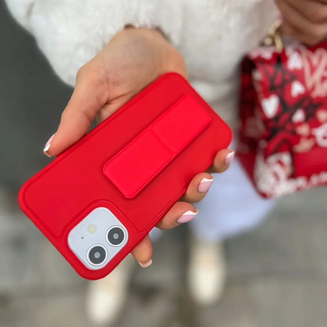 etui-stand-z-uchwytem-czerwony-do-iphone-12-pro-stan-nowy