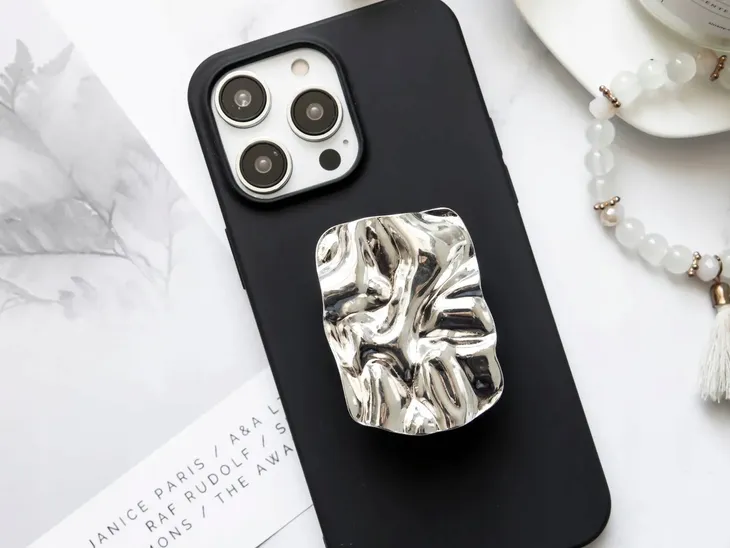 etui-matowe-bracket-srebrny-do-iphone-13-pro-max-kolor-czarny