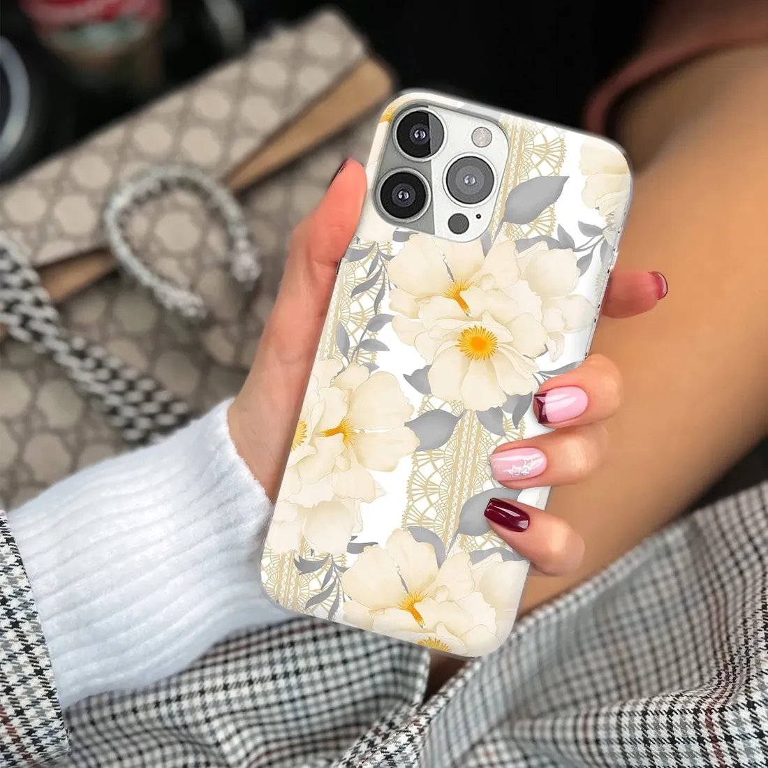 etui-do-iphone-14-plus-kwiatowe-spring-top-wzory-stan-nowy