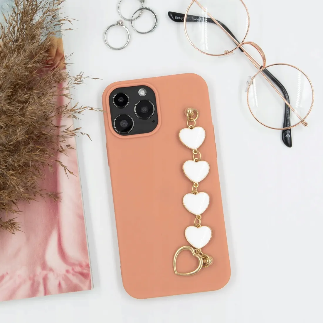 etui-mat-losos-do-iphone-13-pro-max-lancuch-serce-stan-nowy