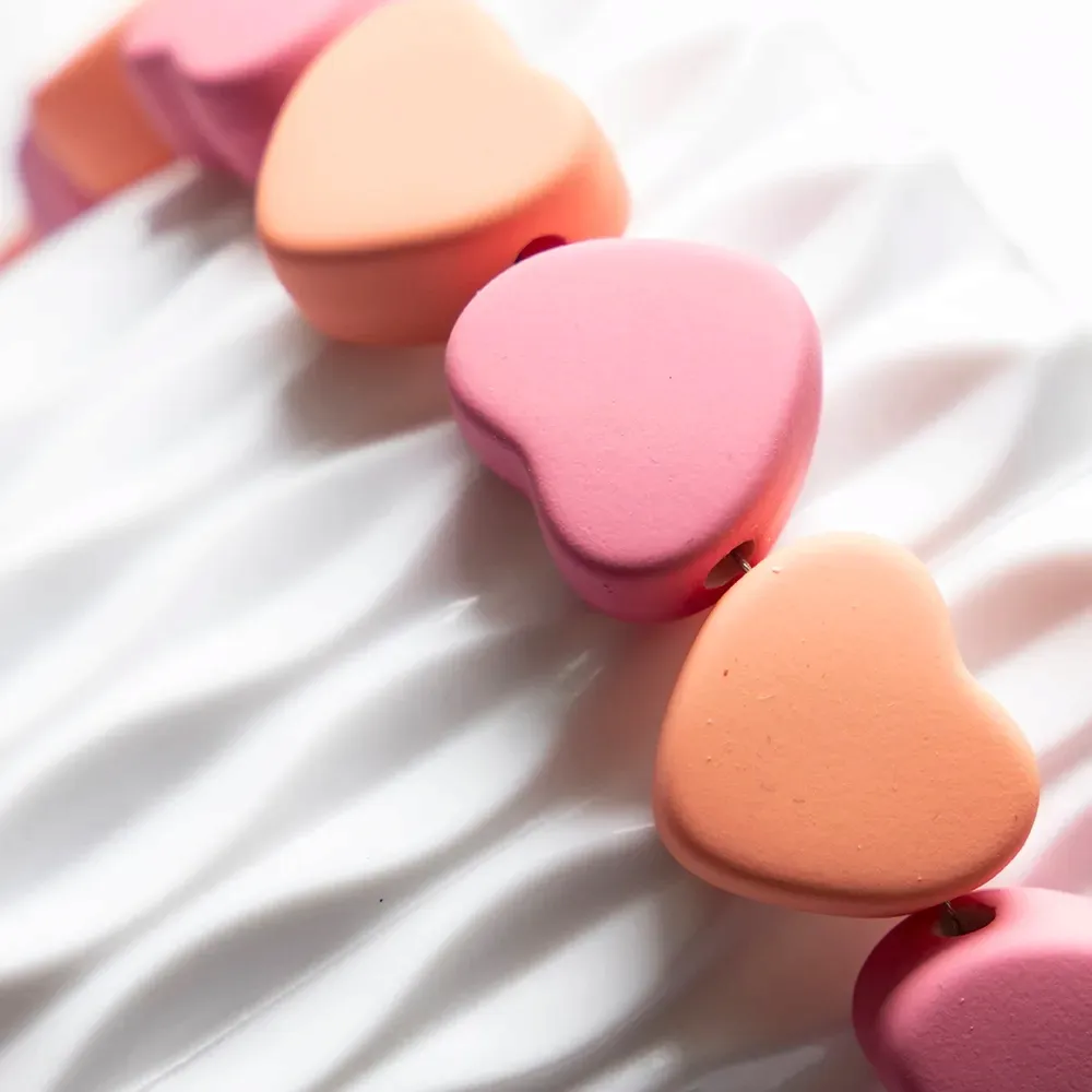 etui-matowe-blink-lancuszek-serca-do-iphone-12-stan-nowy