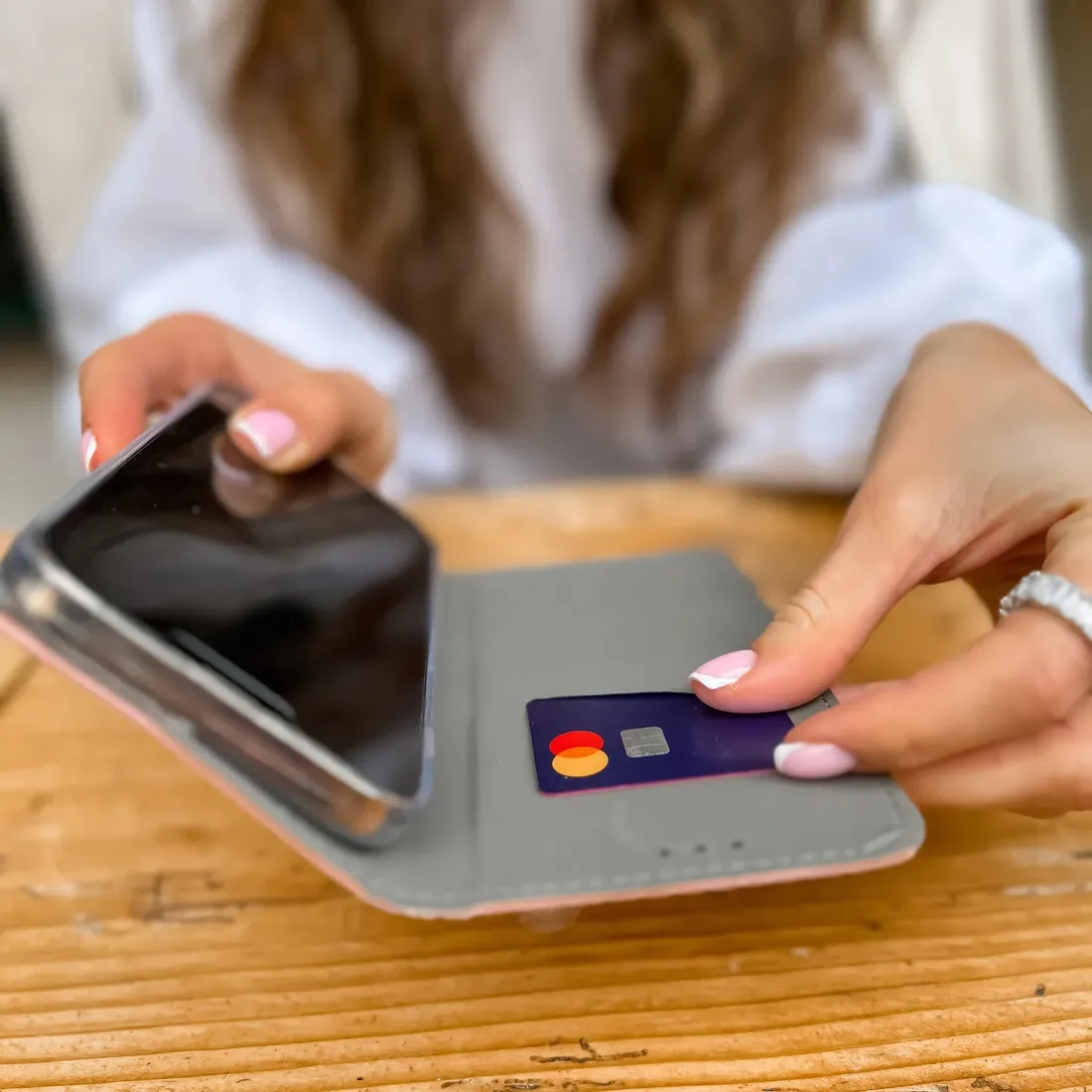 etui-magnet-do-iphone-13-pro-max-brelok-quick-stan-nowy