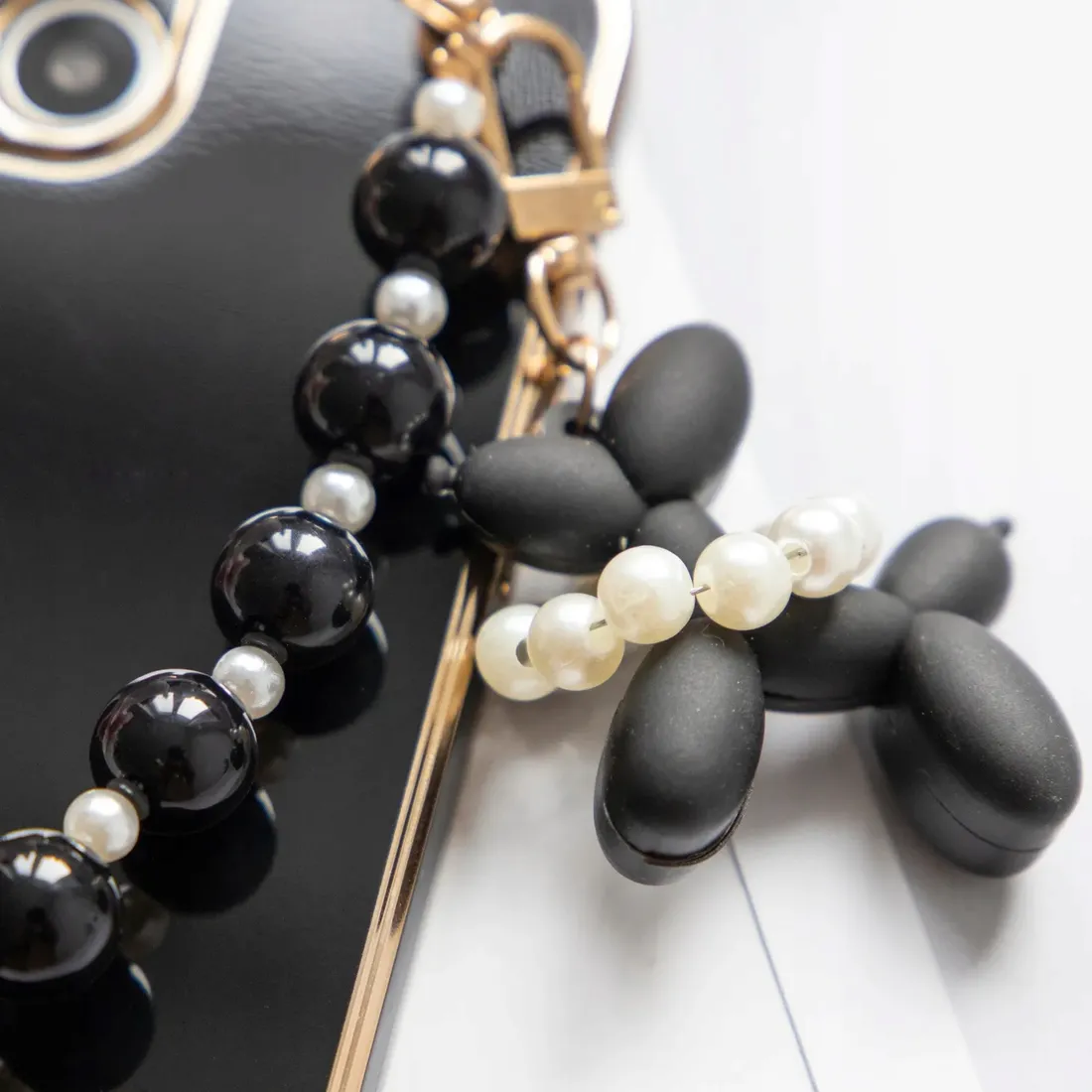 etui-joless-blink-do-iphone-12-mini-lancuszek