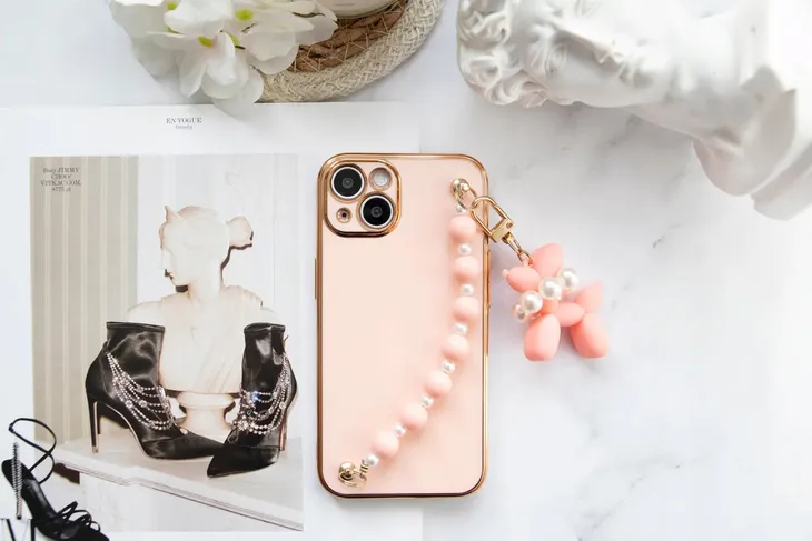 etui-joless-roz-blink-do-iphone-14-plus-lancuszek-funkcje-pochlanianie-wstrzasow