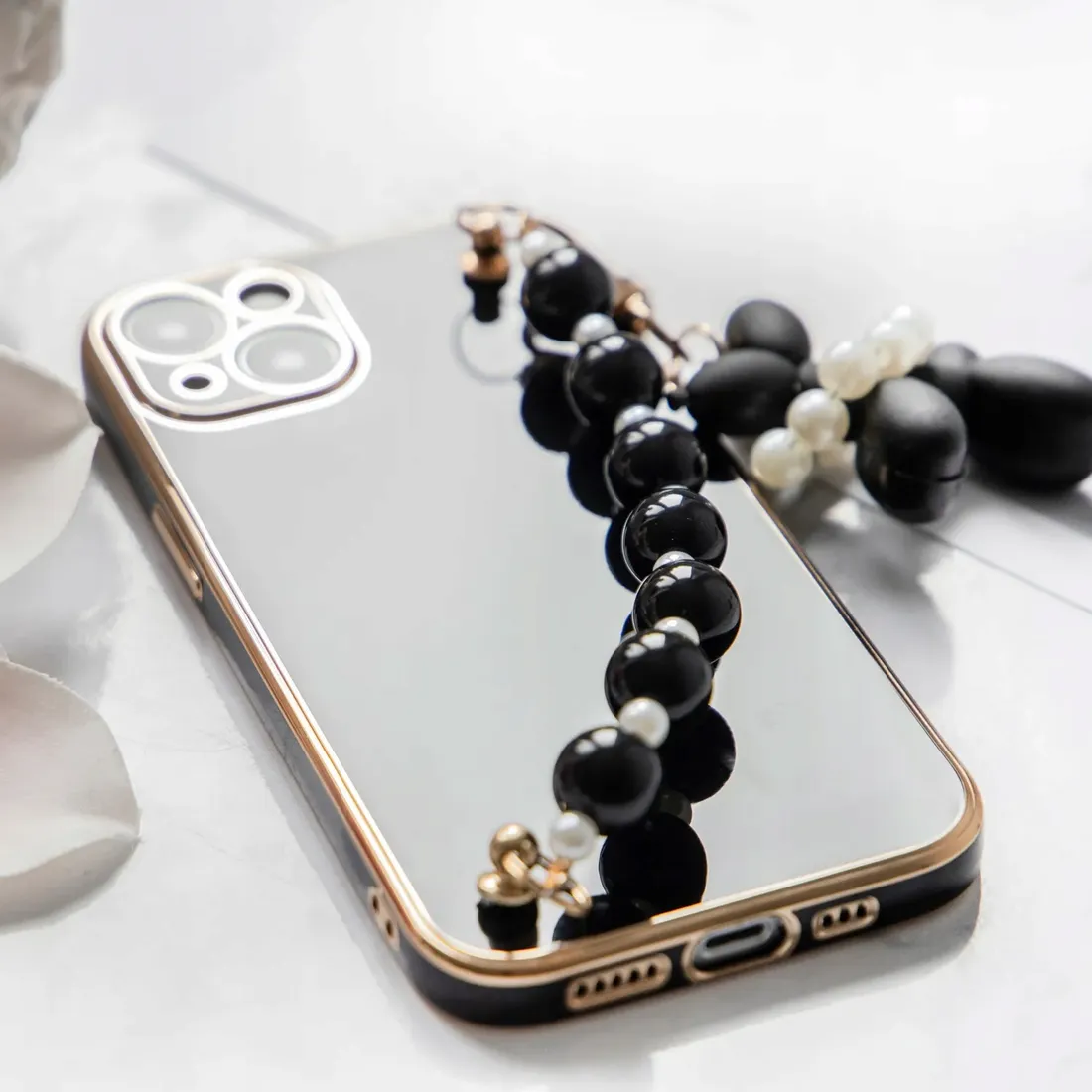 etui-joless-blink-do-iphone-13-pro-max-lancuszek-stan-nowy