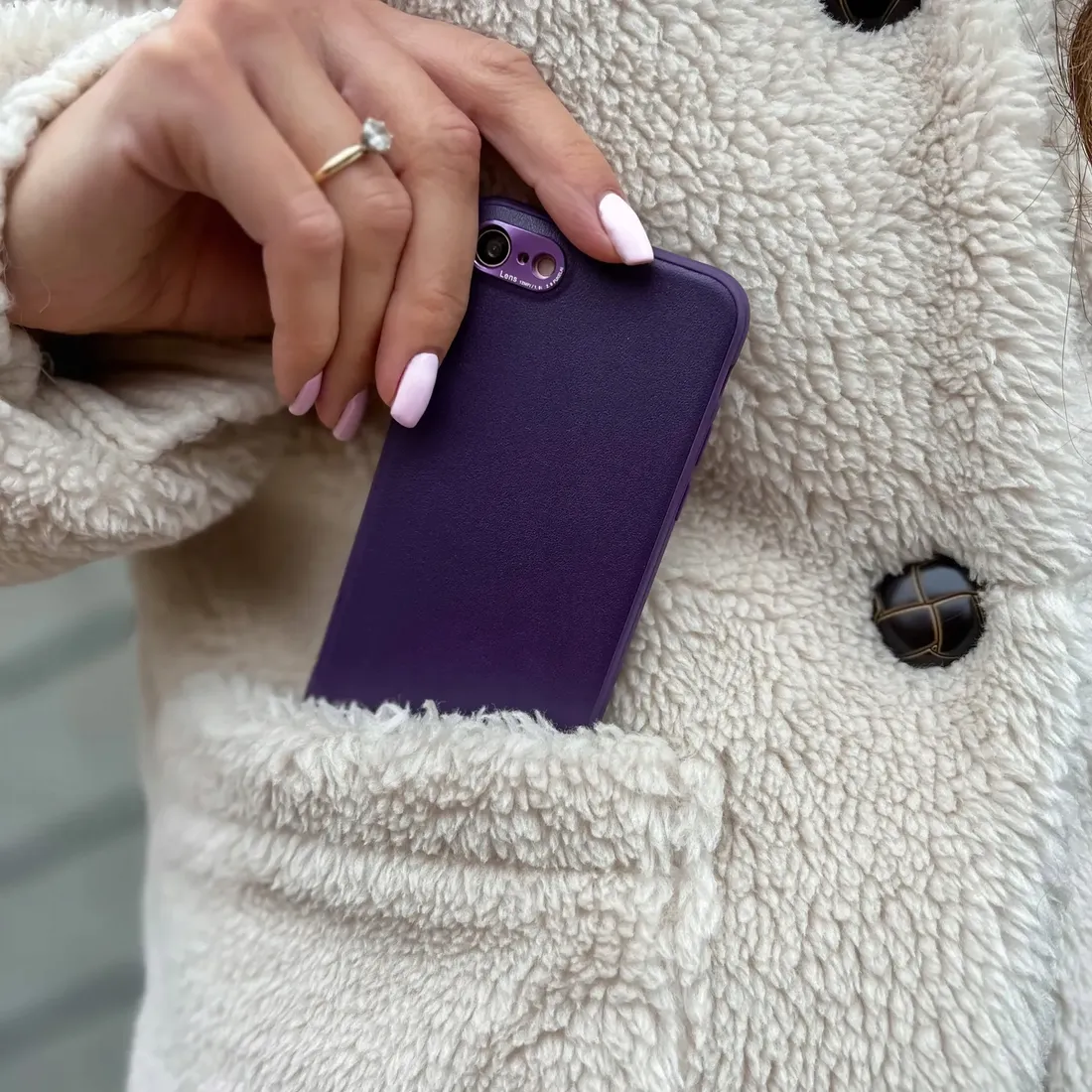 etui-case-premium-satyna-lens-czarny-do-iphone-11-stan-nowy