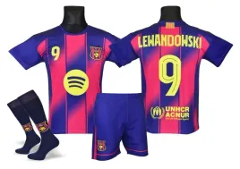 lewandowski-barcelona-stroj-pilkarski-getry-134
