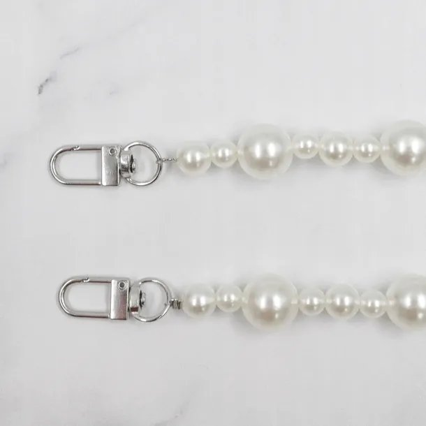 etui-mat-blink-czarny-do-iphone-14-pro-lancuszek-przeznaczenie-apple
