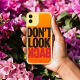 etui-sand-pomarancz-do-iphone-14-plus-modne-wzory-dedykowany-model-iphone-14-plus